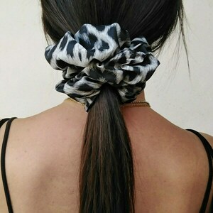 Animal print σατέν xl scrunchie - animal print, boho, λαστιχάκια μαλλιών - 2