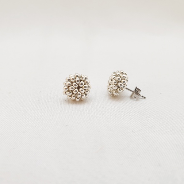 Καρφωτά σκουλαρίκια mini miyuki berries "silver" - minimal, καρφωτά, μικρά, seed beads, καρφάκι - 3