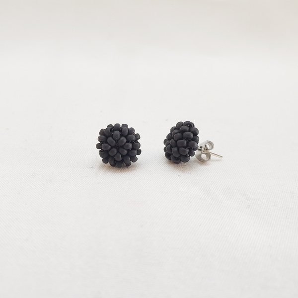 Καρφωτά σκουλαρίκια mini miyuki berries "black" - minimal, καρφωτά, μικρά, seed beads, καρφάκι - 3