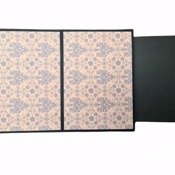 Χειροποίητο χάρτινο άλμπουμ διαστάσεων 21 cm x 15cm κατασκευασμένο σε μαύρη βάση με γκρι και ροζ μοτίβα - χειροποίητα, άλμπουμ, για φωτογραφίες - 4