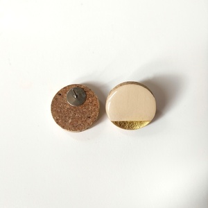 μπεζ-χρυσά σκουλαρίκια από φελλό - διάμετρος 2,5 εκ. - καρφωτά, μικρά, καρφάκι - 3