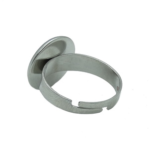 Ατσάλινο δαχτυλίδι με φθινοπωρινό φύλλο από πολυμερικό πηλό - πηλός, φύλλο, μικρά, ατσάλι, αυξομειούμενα, φθηνά - 3