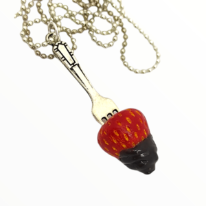 Κολιέ φράουλα βουτηγμένη σε Πραλίνα,χειροποίητα κοσμήματα Mimitopia - γυναικεία, πηλός, χειροποίητα, μινιατούρες φιγούρες