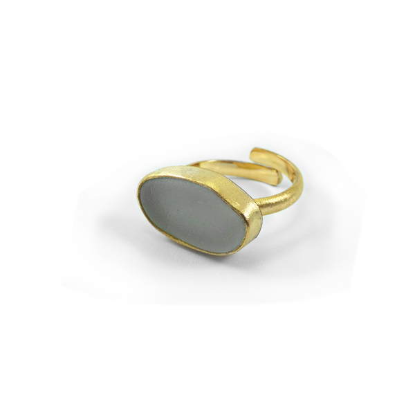 " Oval Seaglass ring" - Xειροποίητο επίχρυσο 18κ ματ δαχτυλίδι με γυαλάκι της θάλασσας. - γυαλί, επιχρυσωμένα, αυξομειούμενα