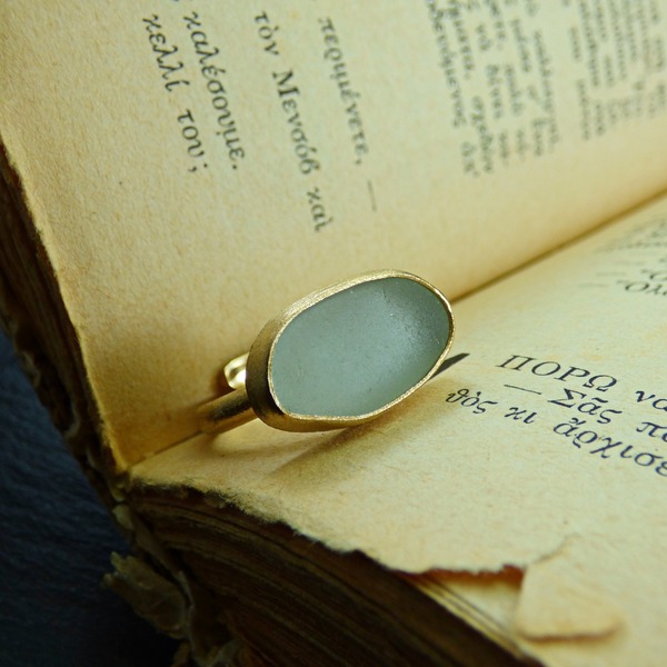 " Oval Seaglass ring" - Xειροποίητο επίχρυσο 18κ ματ δαχτυλίδι με γυαλάκι της θάλασσας. - επιχρυσωμένα, αυξομειούμενα, γυαλί - 4