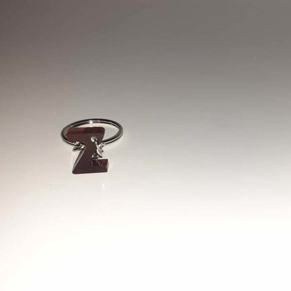 Χειροποίητο μονόγραμμα μπρελόκ σε υπέροχο καφέ χρώμα από υγρό γυαλί 2cm x 2cm - γυαλί, δώρο, μπρελόκ, κλειδί, μονογράμματα - 2