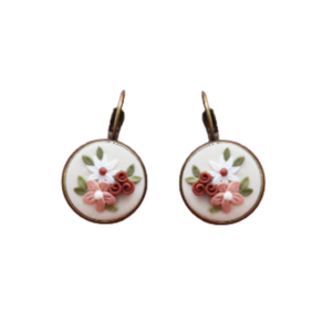 Vintage Florals | Χειροποίητα Φλοράλ Vintage Κρεμαστά Σκουλαρίκια με Λουλούδια (Πολυμερικός Πηλός, Μπρούντζος) (Μήκος 3εκ.) - πηλός, λουλούδι, μπρούντζος, κρεμαστά, γάντζος