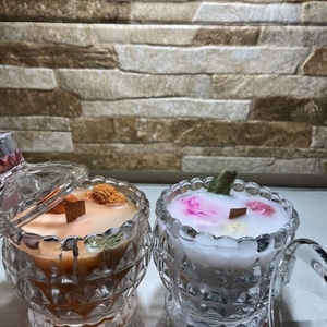 Αρωματικό κερι σε γυάλινο δοχείο με αποξηραμένα λουλούδια και ξύλινο φυτίλι - customized, χειροποίητα, αρωματικό, κεριά - 2