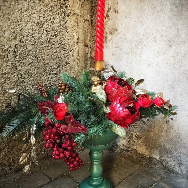 Χριστουγεννιάτικο διακοσμητικό κηροπήγιο αγγελάκι και κόκκινα παιώνια και κουκουνάρια - κεριά & κηροπήγια - 3