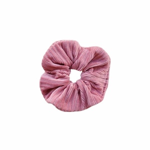 Scrunchie/ Λαστιχάκι μαλλιών 'fluffy ρουμπινί' - 1 τεμ. (medium μέγεθος) - βελούδο, για τα μαλλιά, λαστιχάκια μαλλιών