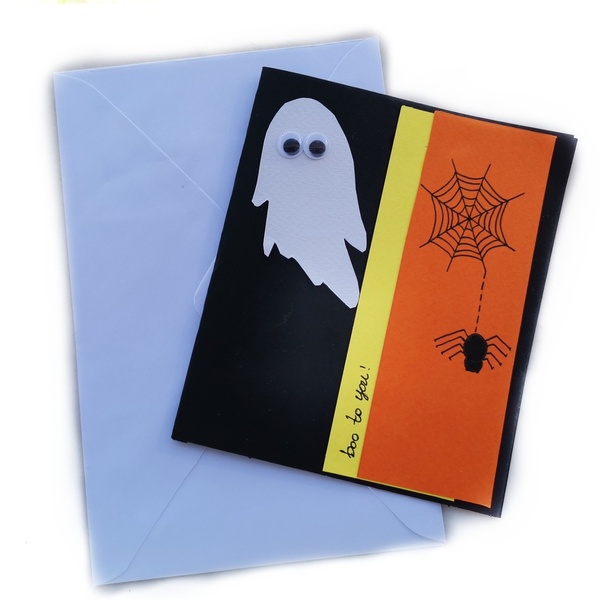 Χειροποίητη ζωγραφισμένη στο χέρι κάρτα Halloween από σκληρό χαρτόνι με φαντασματάκι & αράχνη - halloween, κάρτα ευχών, κάρτες, ευχετήριες κάρτες