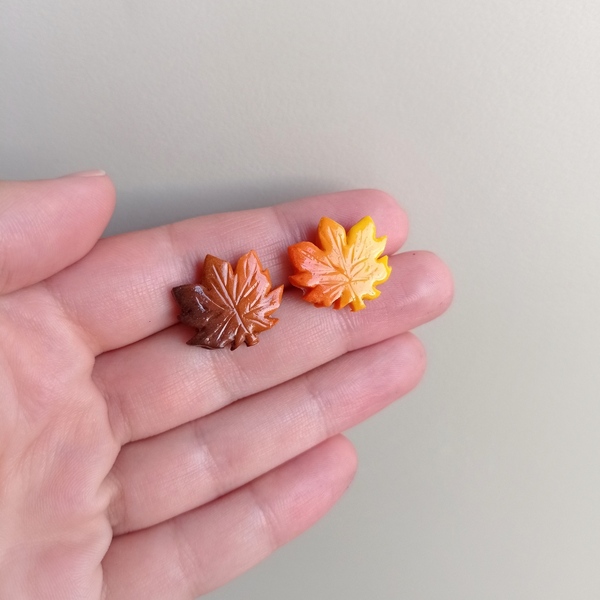 Φθινοπωρινά πλατανόφυλλα πήλινα σκουλαρίκια - πηλός, καρφωτά, μικρά, ατσάλι - 5