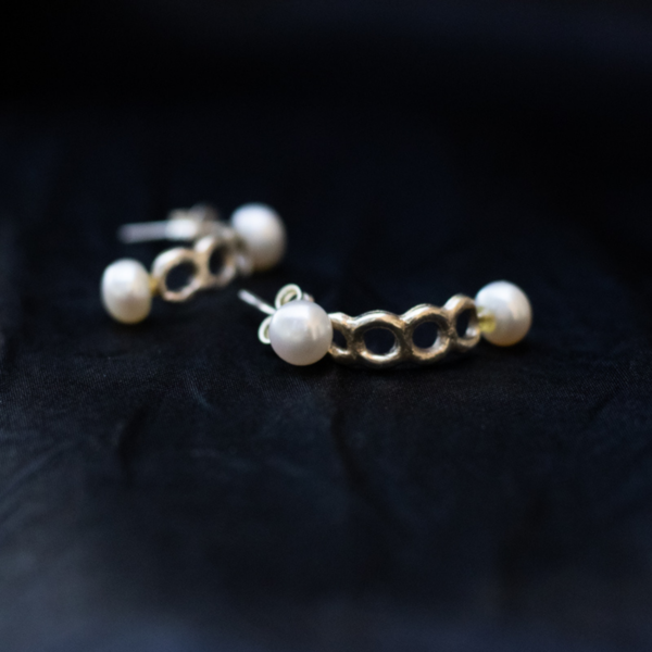 Καρφωτά σκουλαρίκια από ασήμι με μαργαριτάρια. - ασήμι, μαργαριτάρι, κρεμαστά, πέρλες - 2