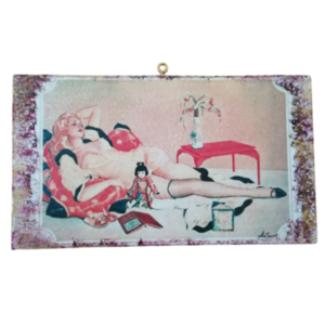 Pin up girl σε ξύλο διάστασης 24Χ14 εκατ. κρεμαστό - πίνακες & κάδρα