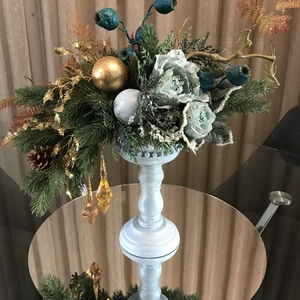 Χριστουγεννιάτικη σύνθεση τραπεζιού με τριαντάφυλλα , στολίδια , μπαλες και κλαδιά 2022 - διακοσμητικά, χριστουγεννιάτικα δώρα - 2