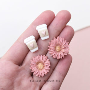 Coffee and Flowers | Σετ 2 Ζευγάρια Καρφωτά Σκουλαρίκια Ποτήρια Καφέ και Λουλούδια (Ατσάλι, Πολυμερικός Πηλός) - πηλός, λουλούδι, καρφωτά, ατσάλι, καρφάκι - 3