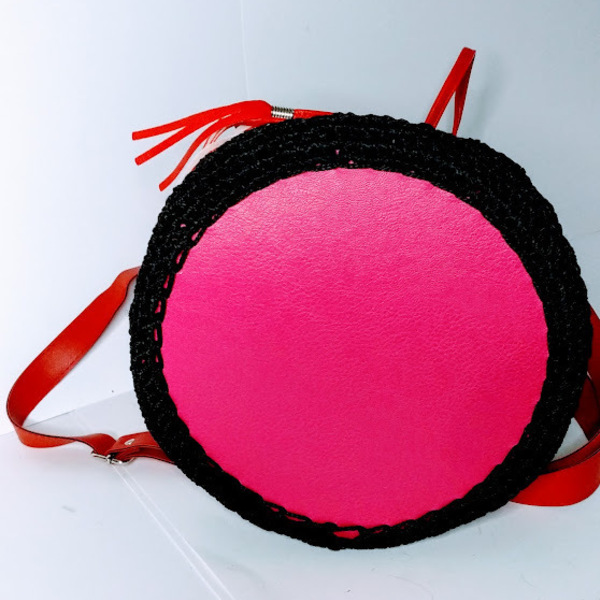 Χειροποίητη πλεκτή τσάντα πουγκί με κόκκινα δερμάτινα στοιχεία - νήμα, ώμου, πουγκί, χειρός, πλεκτές τσάντες - 3