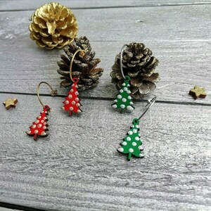 Σκουλαρίκια ατσάλινα με Χριστουγεννιάτικα ξύλινα Δέντρα - ξύλο, κρίκοι, χριστουγεννιάτικο δέντρο, ατσάλι, μεγάλα, χριστουγεννιάτικα δώρα, γούρια - 2