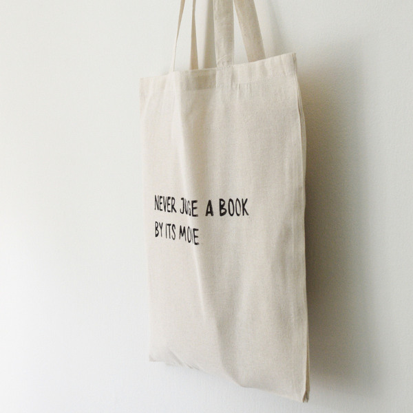 tote bag βαμβακερή τσάντα ώμου τυπωμένη στο χέρι | τύπωμα χαρακτικής σε λινόλεουμ | σχέδιο "never judge" - ύφασμα, ώμου, all day, tote, πάνινες τσάντες - 3