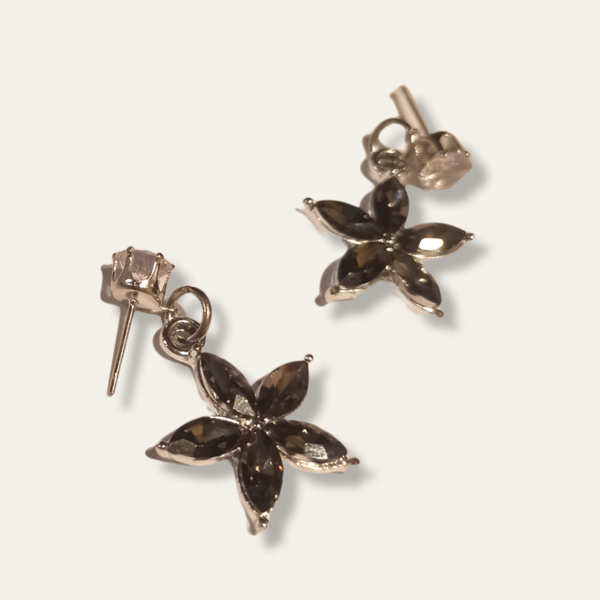 Χειροποίητα ασημί σκουλαρίκια με Ζιργκόν μαύρα λουλουδια - επάργυρα, λουλούδι, καρφωτά, μικρά, καρφάκι