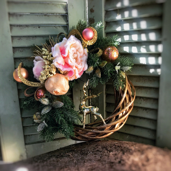 Χριστουγεννιάτικο Στεφάνι από μπαμπού με Τριαντάφυλλα , Μπαλες ,Τάρανδο και ρόδι - στεφάνια, ρόδι, διακοσμητικά - 2