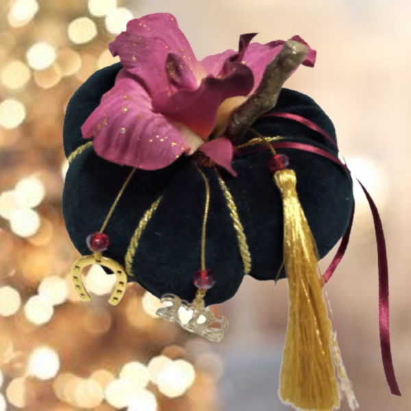Χειροποίητη βελούδινη κολοκύθα - Γούρι σε μαύρο χρώμα (11 χ 8 εκ.) - βελούδο, χειροποίητα, χριστουγεννιάτικα δώρα, κολοκύθα, γούρια - 2
