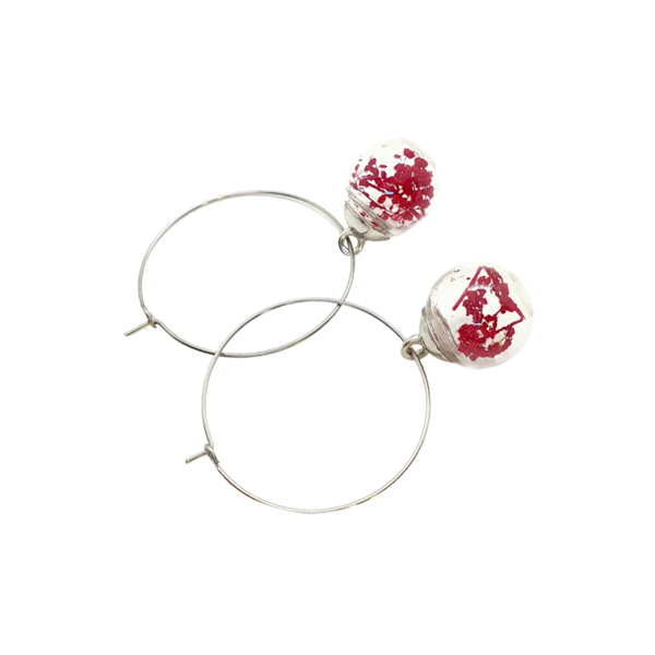 Σκουλαρίκια "Κόκκινα Άνθη σε Γυάλα" - γυαλί, επάργυρα, κρίκοι, λουλούδι, μικρά - 2