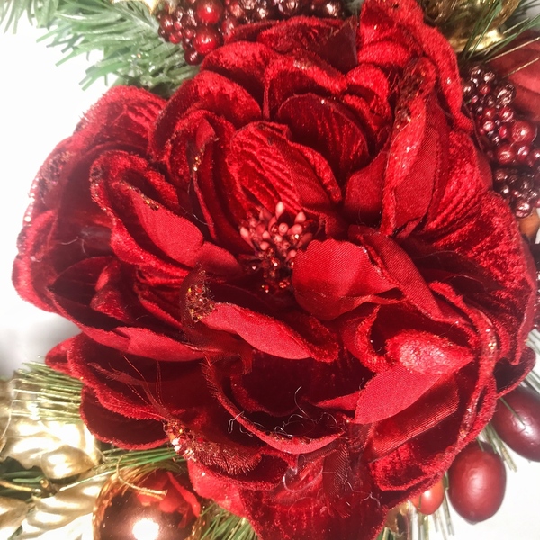 Χριστουγεννιάτικο στεφάνι με το ξωτικό Χριστουγέννων , λουλουδι, κουκουνάρια 2022 - ξύλο, στεφάνια, διακοσμητικά - 3