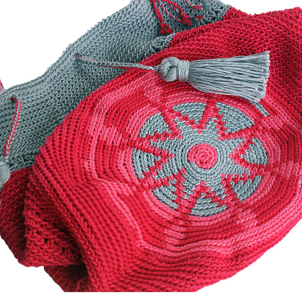 Ροζ γκρι πλεκτή βαμβακερή χιαστί boho στυλ τσάντα με σχέδιο στον πάτο και χερούλι στον αργαλειό - πουγκί, χιαστί, μεγάλες, all day, πλεκτές τσάντες