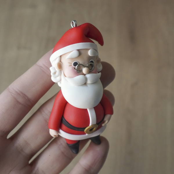 Μενταγιόν - Άγιος Βασίλης από πολυμερή πηλό - πηλός, κουκλίτσα, χριστουγεννιάτικα δώρα, άγιος βασίλης, μινιατούρες φιγούρες - 4
