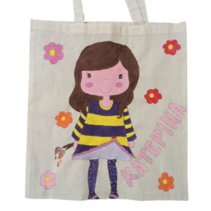πάνινη τσάντα με κοριτσάκι που κρατάει πινέλα και όνομα για μεταφορά βιβλίων μεγάλο μέγεθος - ζωγραφισμένα στο χέρι, όνομα - μονόγραμμα, personalised - 2
