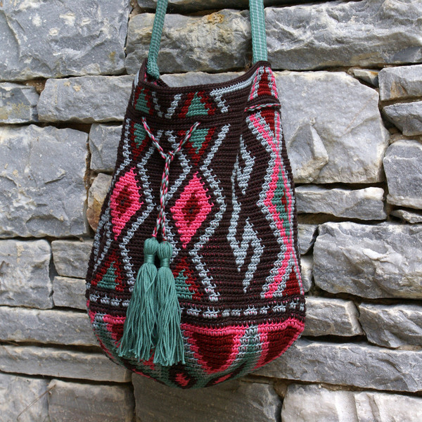 Μεγάλη πλεκτή καφέ boho τσάντα χιαστί σε ethnic σχέδιο με χερούλι στον αργαλειό - πουγκί, χιαστί, μεγάλες, all day, πλεκτές τσάντες - 4