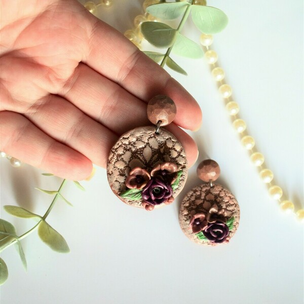 "CLARISSE" collection- Χειροποίητα σκουλαρίκια από πηλό με εφέ δαντέλας - πηλός, λουλούδι, κρεμαστά, μεγάλα, καρφάκι - 3