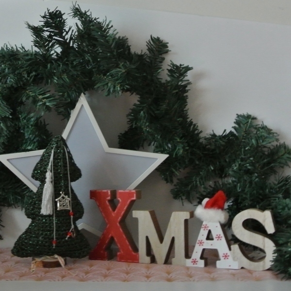 Πλεκτό ιριδίζον πράσινο χριστουγεννιάτικο δέντρο / γούρι από συνθετικό νήμα. Ύψος 22εκ. - νήμα, διακοσμητικά, δέντρο - 2