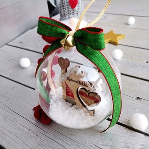 Χειροποίητη Χριστουγεννιάτικη μπάλα 10cm, σπιτάκι με νάνο και όνομα - plexi glass, χριστουγεννιάτικα δώρα, στολίδια, μπάλες - 3
