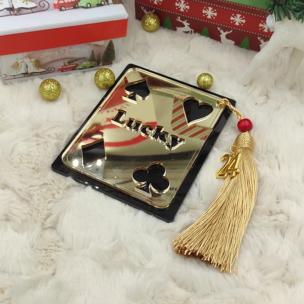 Γούρι"Lucky 2024" τραπουλόχαρτο, υλικό plexiglass 11x9m με χρυσή φούντα και μεταλλικό στοιχείο 2024 - γούρι, plexi glass, χριστουγεννιάτικα δώρα, γούρια - 5