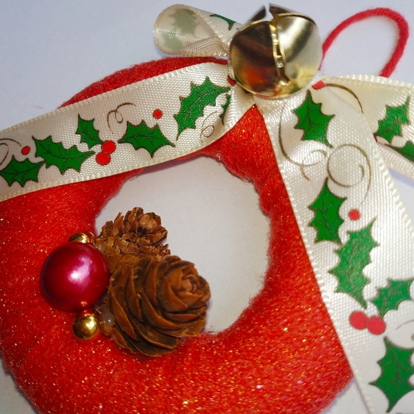 Χριστουγεννιάτικο στεφανάκι με κουκουναράκια - νήμα, στεφάνια, με πέρλες, κουκουνάρι, στολίδια - 4