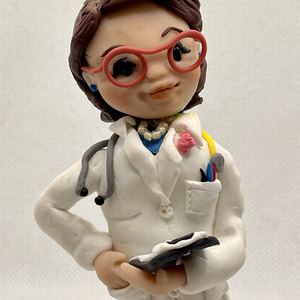 Μινιατούρα γιατρός από πολυμερικό πηλό - πηλός, μινιατούρες φιγούρες, δώρο για γιατρό - 3