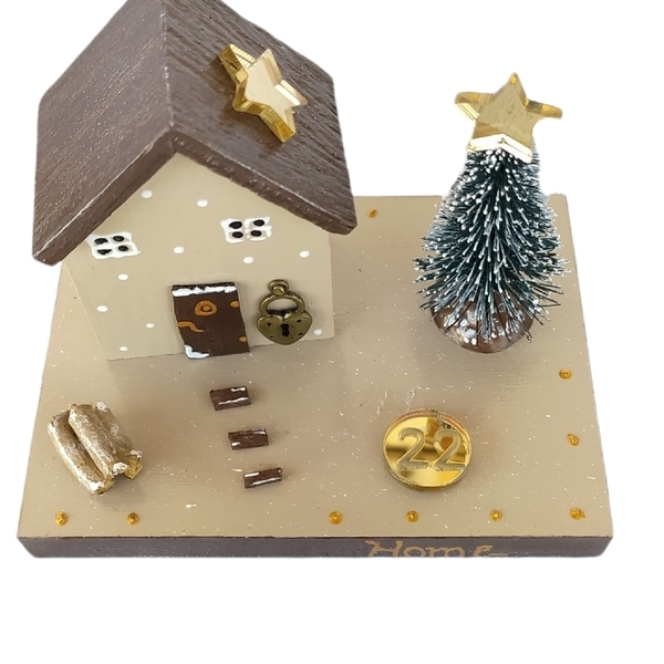 Ξύλινο, χριστουγεννιάτικο σπίτι σε μπεζ χρώμα - 10 εκ. - ξύλο, σπίτι, γούρια, δέντρο - 2