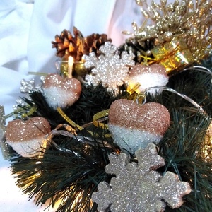 Σετ 4 χριστουγεννιάτικα στολίδια καρδούλες ιριδίζουσες χάντρες-ροζ χρυσό γκλίτερ 4×4×2,5cm/τμχ - καρδιά, χριστούγεννα, στολίδια, πρωτοχρονιά - 3