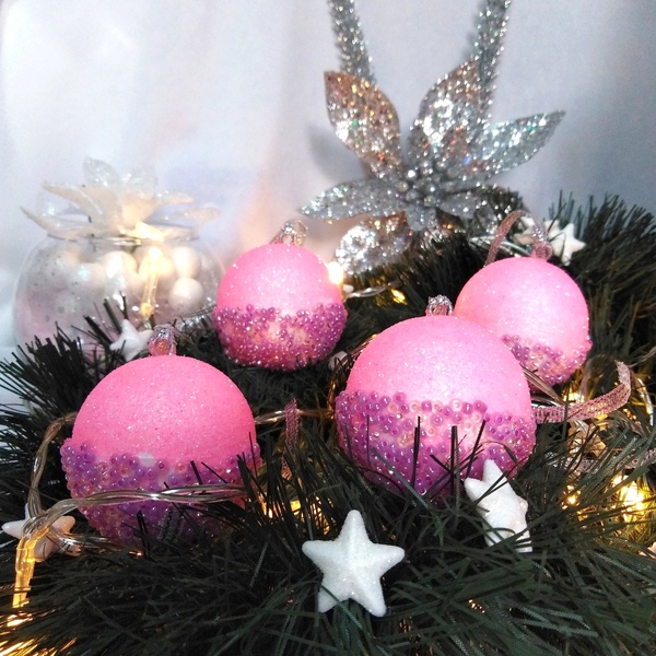 Σετ 4 χριστουγεννιάτικες μπάλες ροζ γκλίτερ-λιλά χάντρες 4,5×4,5×4,5cm/τμχ - χριστούγεννα, στολίδια, πρωτοχρονιά, μπάλες - 3