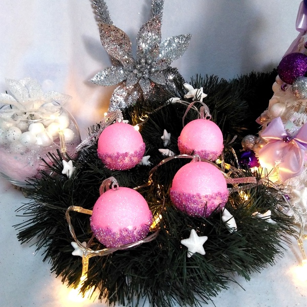 Σετ 4 χριστουγεννιάτικες μπάλες ροζ γκλίτερ-λιλά χάντρες 4,5×4,5×4,5cm/τμχ - χριστούγεννα, στολίδια, πρωτοχρονιά, μπάλες - 4