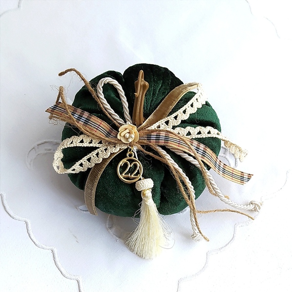 Κολοκύθα χειροποίητη από ύφασμα βελούδο πράσινο 11×9. - με φούντες, βελούδο, χριστουγεννιάτικα δώρα, κολοκύθα, γούρια - 2