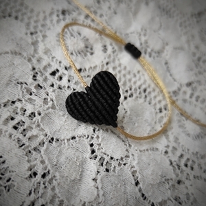 Βραχιόλι χειροποίητο μακραμέ με καρδιά σε μαύρο χρώμα - καρδιά, μακραμέ, κορδόνια, χεριού, αυξομειούμενα - 2