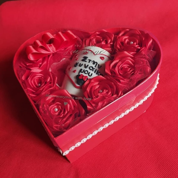 Κουτί καρδιά με χειροποίητα τριαντάφυλλα κόκκινα και 3D κούπα από πολυμερικό πηλό - αγάπη, πηλός, δώρα, πορσελάνη, ζευγάρια, δώρα αγίου βαλεντίνου, κούπες & φλυτζάνια - 2