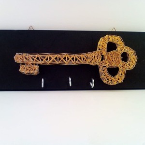 Ξυλινη κλειδοθηκη με σχεδιο χρυσο κλειδι σε μαυρο φοντο -35cm*11,5cm - 1,50cm παχος ξυλου - κλειδί, κλειδοθήκες