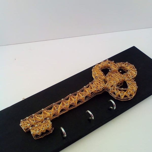 Ξυλινη κλειδοθηκη με σχεδιο χρυσο κλειδι σε μαυρο φοντο -35cm*11,5cm - 1,50cm παχος ξυλου - κλειδί, κλειδοθήκες - 3