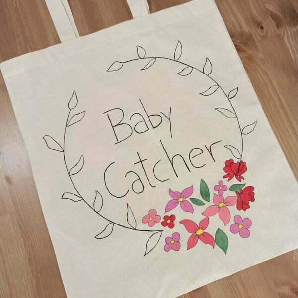 δώρο για τη μαία ή τη γυναικολόγο πάνινη τσάντα ' baby catcher ' ζωγραφισμένη στο χέρι - ύφασμα, ώμου, δώρο για γιατρό, πάνινες τσάντες - 4