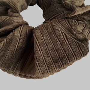 Χειροποίητο λαστιχάκι μαλλιών / scrunchie ΒΕΛΟΥΤΕ ΚΑΦΕ - ύφασμα, χειροποίητα, λαστιχάκια μαλλιών - 2
