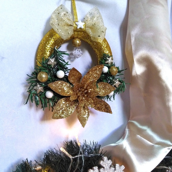 Χριστουγεννιάτικο στεφάνι με χρυσό γκλίτερ και ασορτί στολίδια 25*21cm - στεφάνια, διακοσμητικά, χριστούγεννα, πρωτοχρονιά - 3